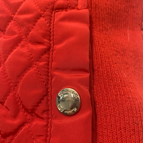 Classy red Massimo Dutti vest with gold embellishments - Picture 2 of 10